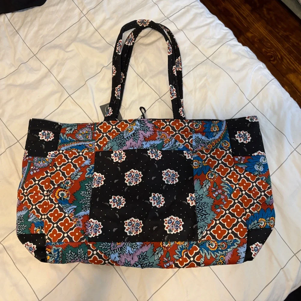 Vera Bradley Hathaway Tote NTW Patchwork and Feathers - Picture 4 of 4
